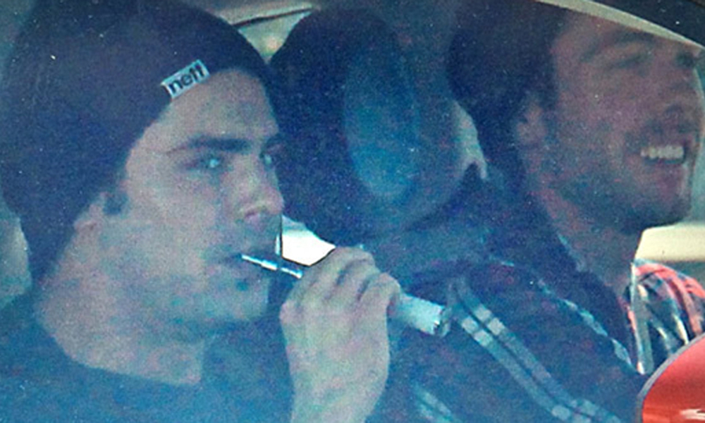 Zac Efron Vapes
