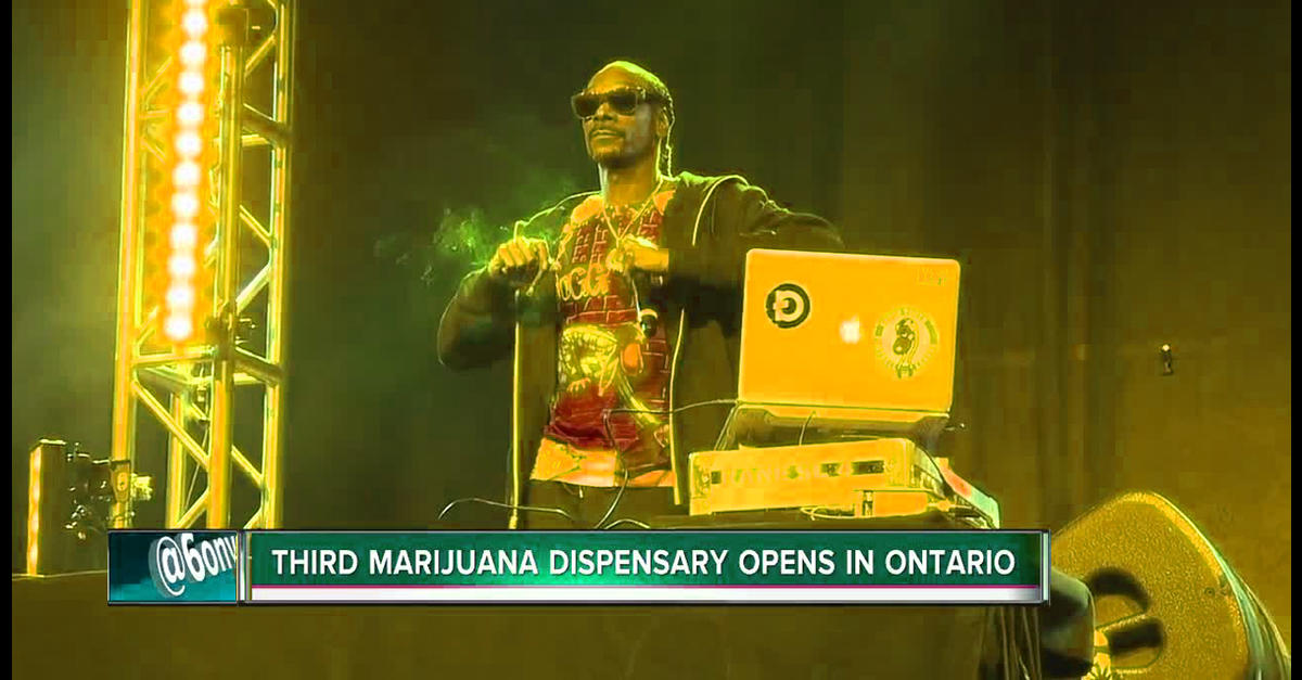 photo of Snoop Dogg Performs at Opening of Oregon Dispensary image